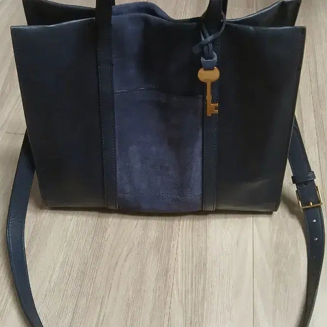 [SOLD OUT] Fossil 파슬 네이비 스웨이드 가방 상태좋음 약간사용