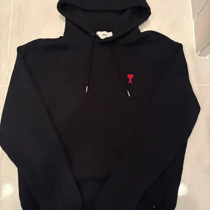 [SOLD OUT] 아미 스몰 하트 후드티 m사이즈(크림 정품)