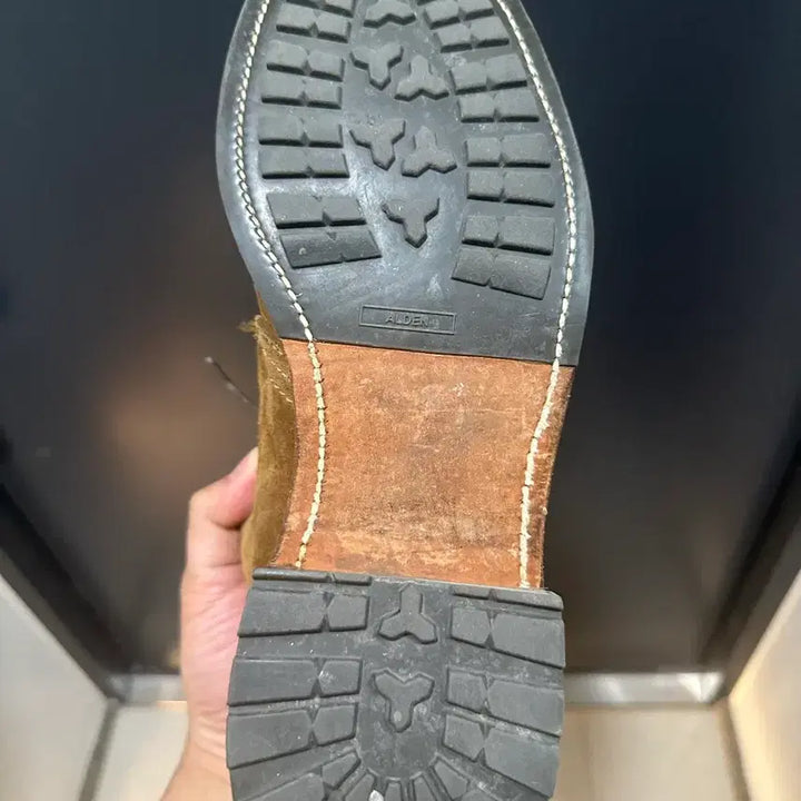 [SOLD OUT] 알든 스웨이드 처카 8.5D