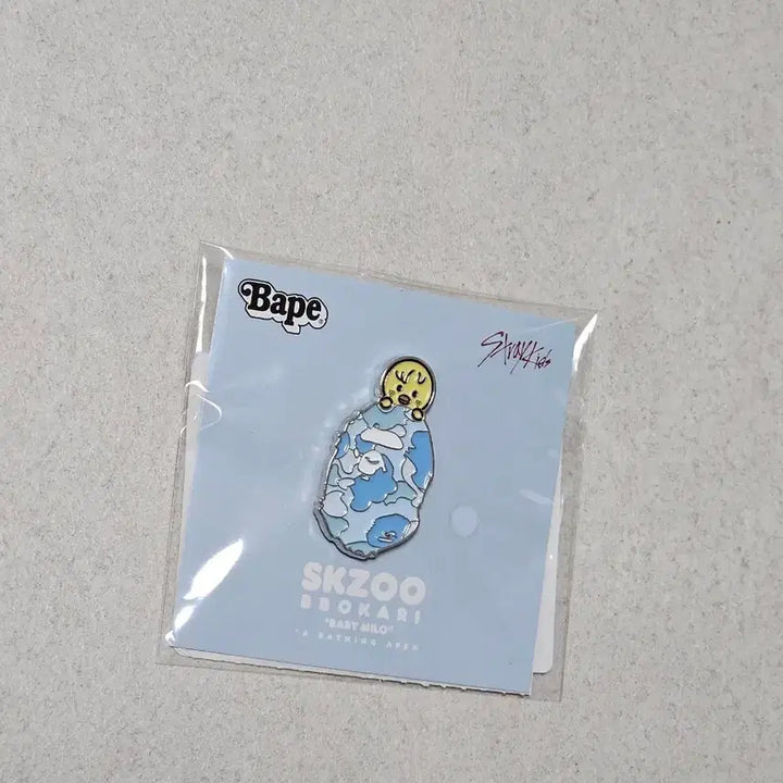 [BUNJANG] BAPE SKZOO Bbokari Collaboration Badge / BAPE x 스키즈 SKZOO 콜라보 뱃지 뽀가리