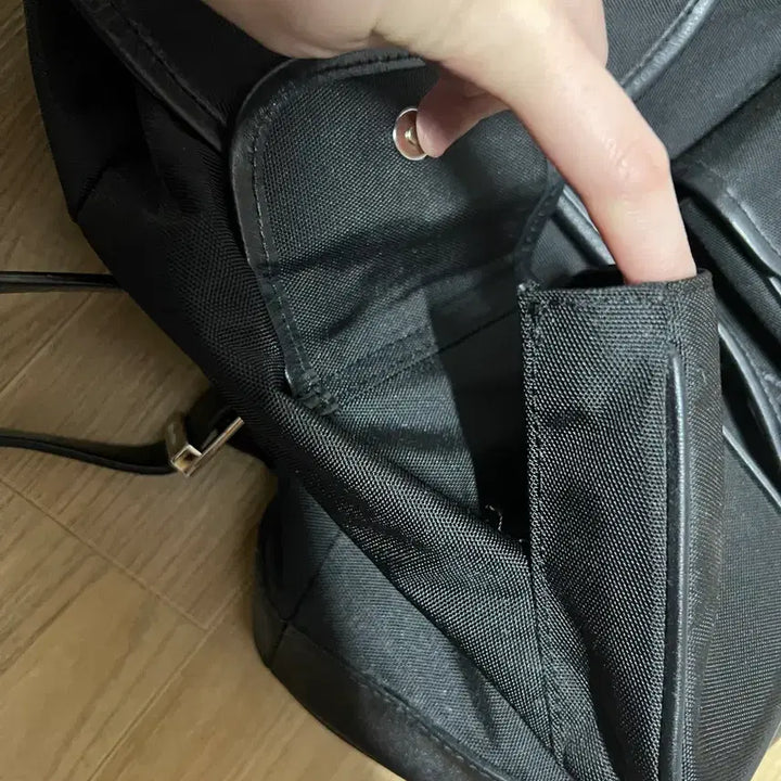 [SOLD OUT] 쓰리타임즈 아콘 포켓 블랙 백팩