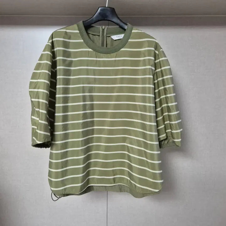 [SOLD OUT] 88-160)닥스 카키 스트라이프 실크혼방 7부소매블라우스