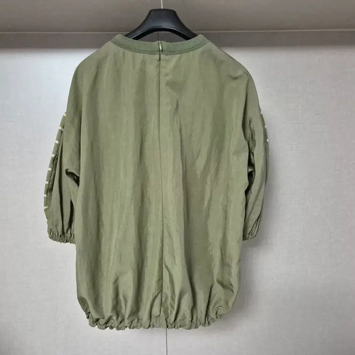[SOLD OUT] 88-160)닥스 카키 스트라이프 실크혼방 7부소매블라우스
