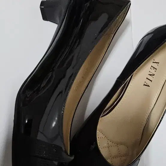 [BUNJANG] XENIA Black Enamel Shoes 245 / XENIA 미착용 제냐 블랙 에나멜 구두245