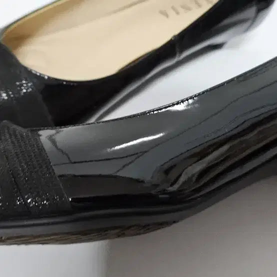 [BUNJANG] XENIA Black Enamel Shoes 245 / XENIA 미착용 제냐 블랙 에나멜 구두245
