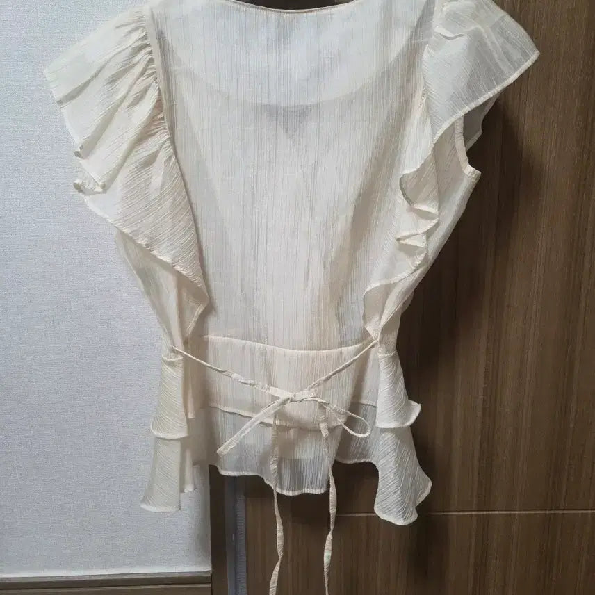 [BUNJANG] TWEE Frill Blouse / 새상품) 트위 프릴 블라우스