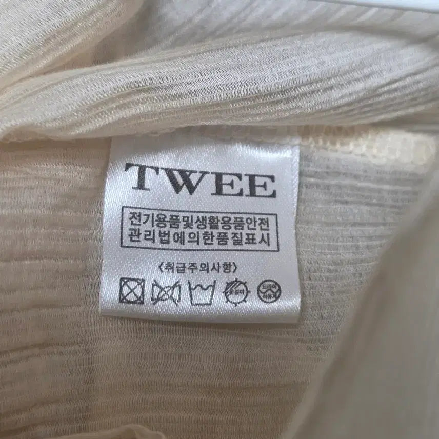 [BUNJANG] TWEE Frill Blouse / 새상품) 트위 프릴 블라우스