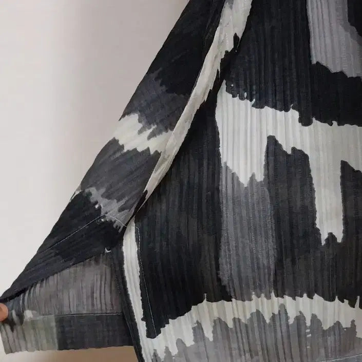[BUNJANG] Pleats Please Issey Miyake Printed Pleated Top Size 3 / 플리츠플리즈 이세이미야케 프린트 플리츠 상의 사이즈3 여유핏