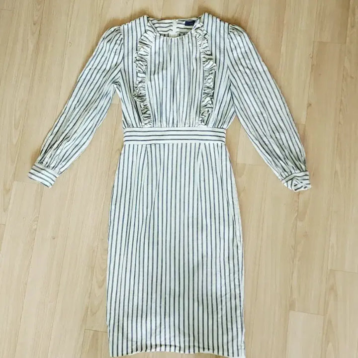 [BUNJANG] Black Merci Striped Frill Slim Fit Midi Dress / 블랙메르시 스트라이프 프릴 슬림핏 원피스 (하객룩 오피스룩)