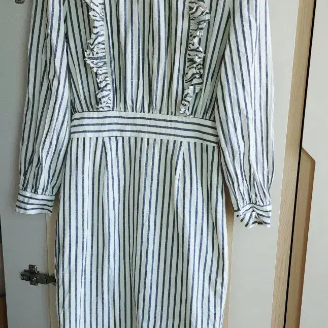 [BUNJANG] Black Merci Striped Frill Slim Fit Midi Dress / 블랙메르시 스트라이프 프릴 슬림핏 원피스 (하객룩 오피스룩)
