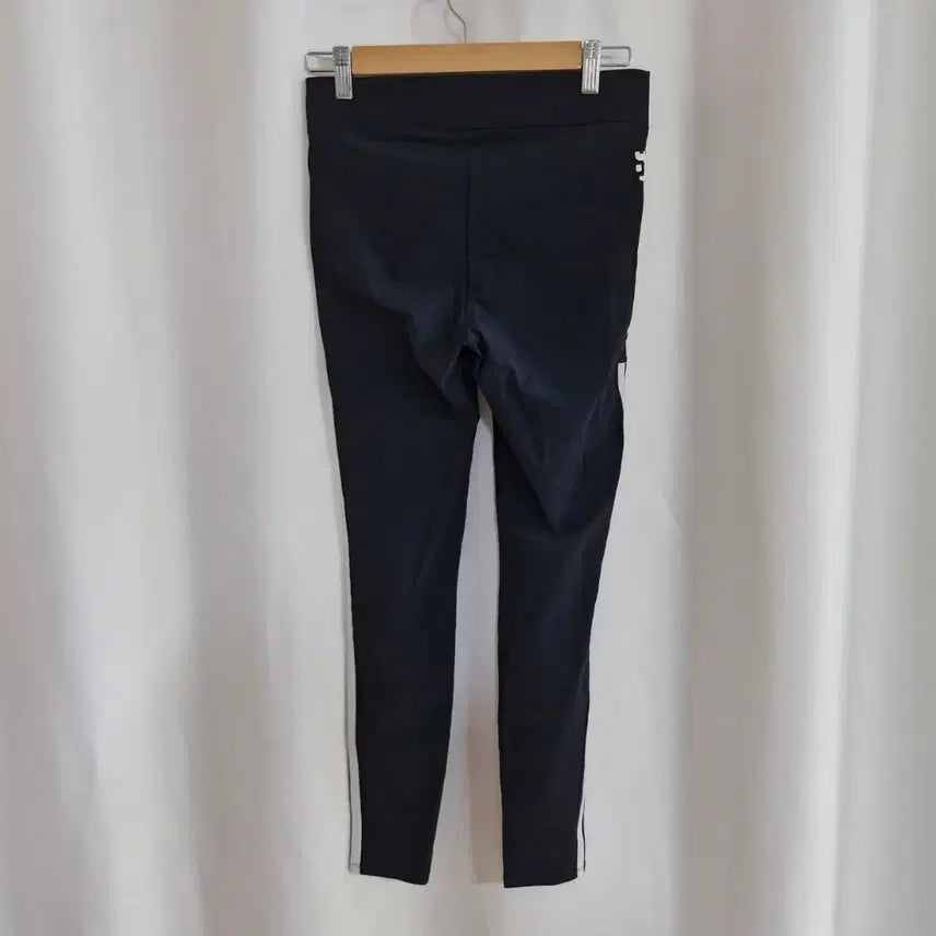[BUNJANG] Le Coq Sportif Three-Striped Leggings Black / 르꼬끄 스포르티브 삼선 레깅스 블랙 바지