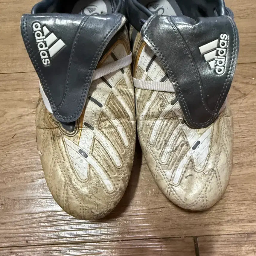 [SOLD OUT] 아디다스 프레데터 트랙시온 축구화 255