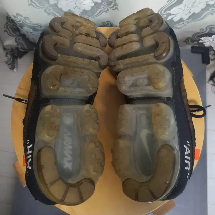 [SOLD OUT] 나이키 에어 오프화이트 X 베이퍼맥스 V2 280