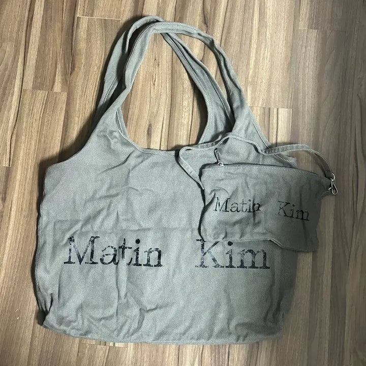 [BUNJANG] Matinkim Crack Logo Eco Bag Charcoal / 마뗑킴 크랙 로고 에코백 차콜