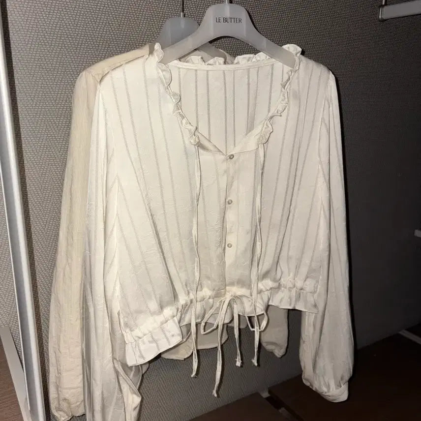 [BUNJANG] FIMUST Ring Blouse Ivory / 새상품) 피머스트링 블라우스 아이보리