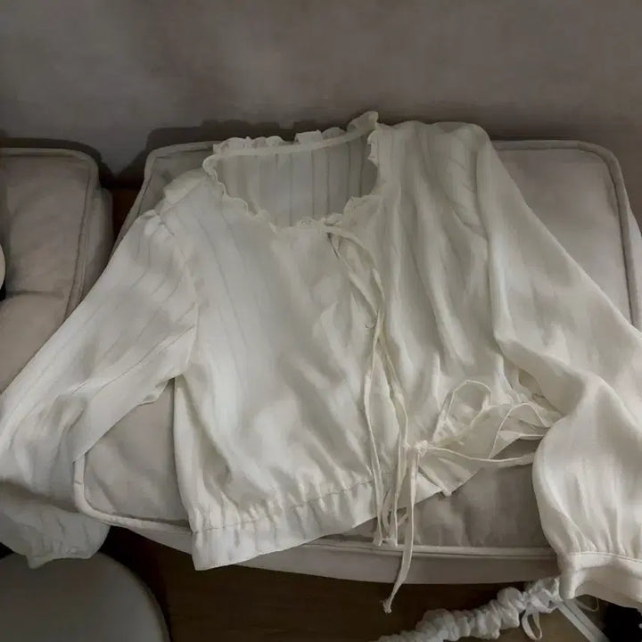 [BUNJANG] FIMUST Ring Blouse Ivory / 새상품) 피머스트링 블라우스 아이보리