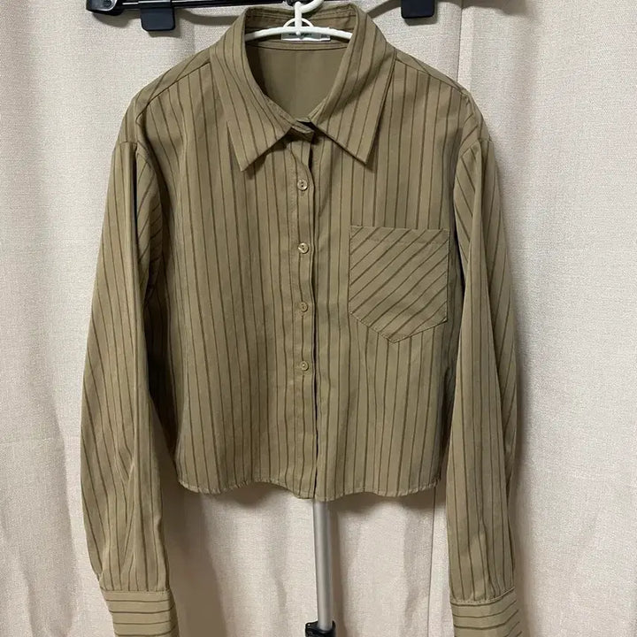 [SOLD OUT] Valleygirl 스트라이프 크롭 셔츠