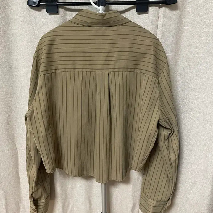 [SOLD OUT] Valleygirl 스트라이프 크롭 셔츠