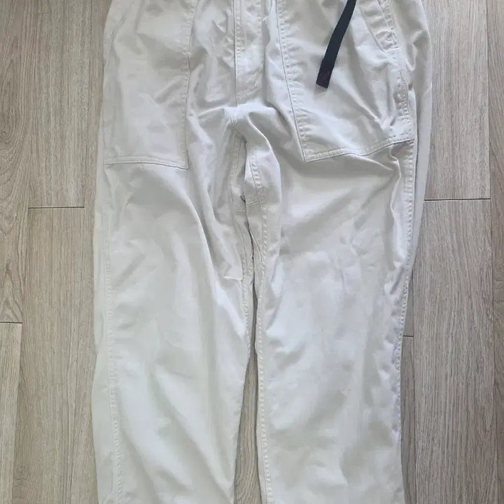 [SOLD OUT] [L size] 그라미치 루즈테이퍼드 바지 greige