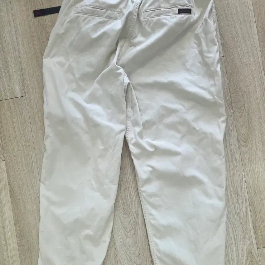 [SOLD OUT] [L size] 그라미치 루즈테이퍼드 바지 greige