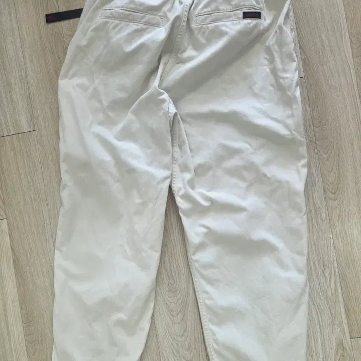 [SOLD OUT] [L size] 그라미치 루즈테이퍼드 바지 greige