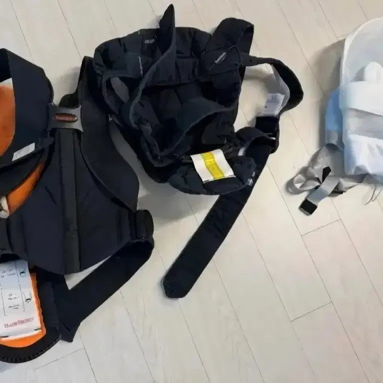 [BUNJANG] BabyBjorn Baby Carrier Bundle (2 Carriers + Transparent Cover) / 베이비뵨 아기띠 2개 카시트 아기띠
