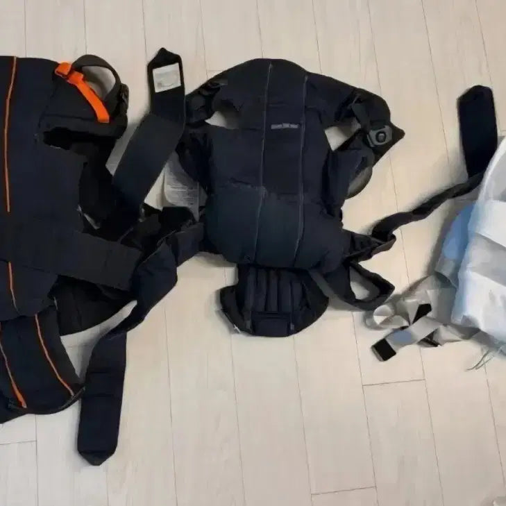 [BUNJANG] BabyBjorn Baby Carrier Bundle (2 Carriers + Transparent Cover) / 베이비뵨 아기띠 2개 카시트 아기띠