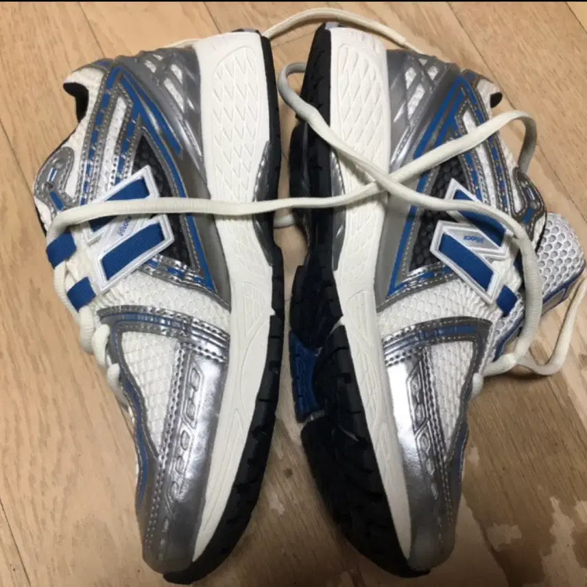 [SOLD OUT] 뉴발란스1906R 메탈릭실버블루 255사이즈 새것 팜