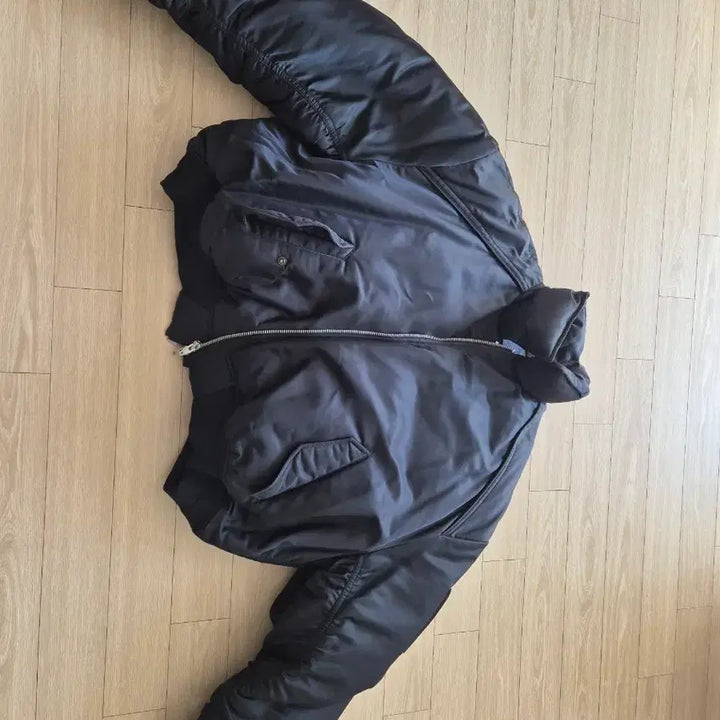 [BUNJANG] 준지 23fw 컬렉션 패딩 50사이즈 팔아요 / 준지 23fw 컬렉션 패딩 50사이즈 팔아요
