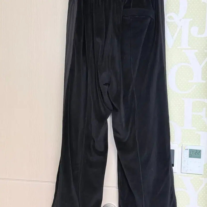 [BUNJANG] Polytelu Velour 4-Line Track Pants / 폴리테루 벨루어 4라인 트랙팬츠 2사이즈