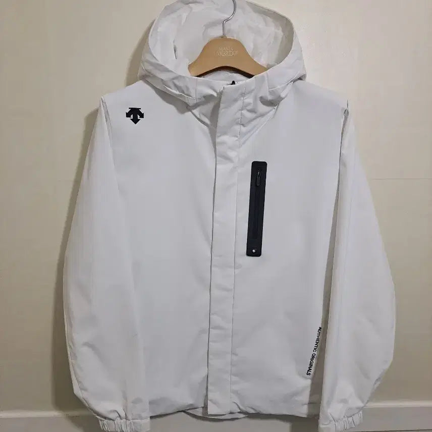 [BUNJANG] Descente White Hooded Windbreaker Jacket (Size 95) / 데상트 화이트 후드 바람막이 자켓 95사이즈