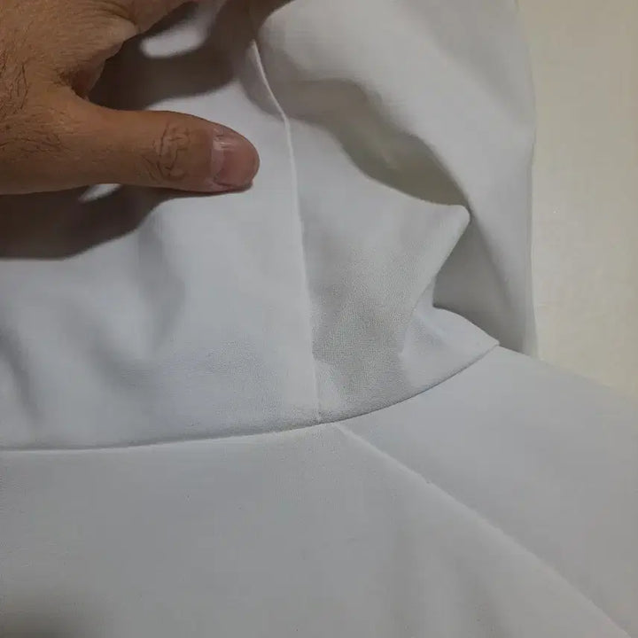 [BUNJANG] Descente White Hooded Windbreaker Jacket (Size 95) / 데상트 화이트 후드 바람막이 자켓 95사이즈