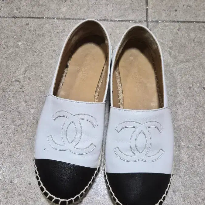 [BUNJANG] Chanel Cap-toe Espadrille Slip-on / 샤넬 캡토 에스파드류 슬립온 화이트/블랙