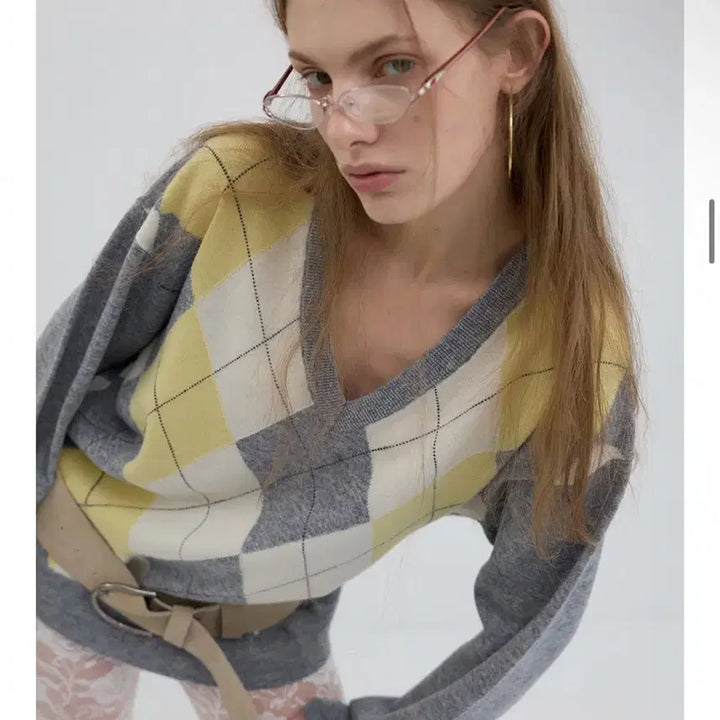 [BUNJANG] Overdue Flare Argyle V-neck Knit Top / 오버듀플레어 아가일 브이넥 니트 봄니트 여름블라우스 여름니트