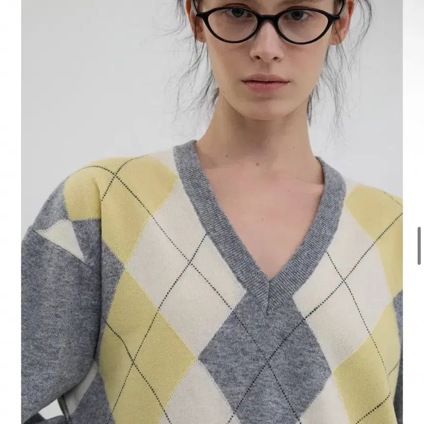 [BUNJANG] Overdue Flare Argyle V-neck Knit Top / 오버듀플레어 아가일 브이넥 니트 봄니트 여름블라우스 여름니트
