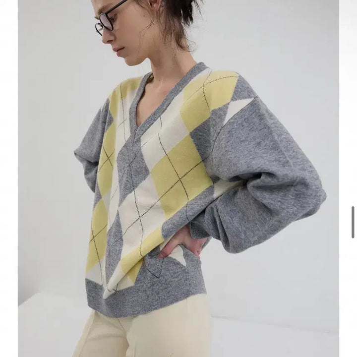 [BUNJANG] Overdue Flare Argyle V-neck Knit Top / 오버듀플레어 아가일 브이넥 니트 봄니트 여름블라우스 여름니트
