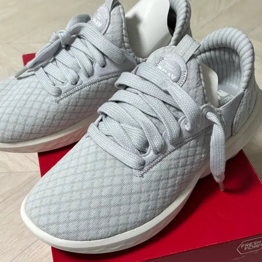 [BUNJANG] New Balance Running Shoes Light Gray 240 / 뉴발란스 러닝화 운동화 라이트그레이 240