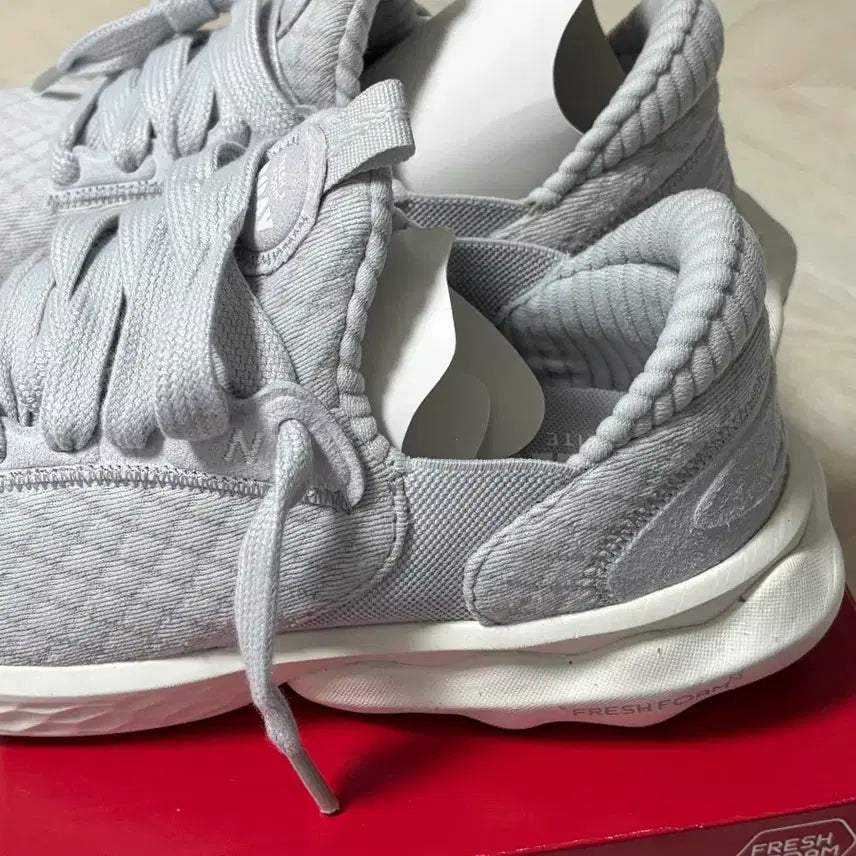 [BUNJANG] New Balance Running Shoes Light Gray 240 / 뉴발란스 러닝화 운동화 라이트그레이 240