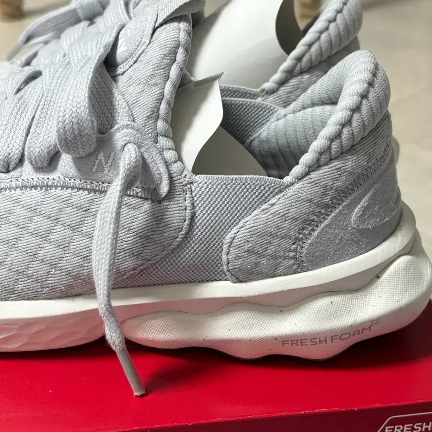 [BUNJANG] New Balance Running Shoes Light Gray 240 / 뉴발란스 러닝화 운동화 라이트그레이 240
