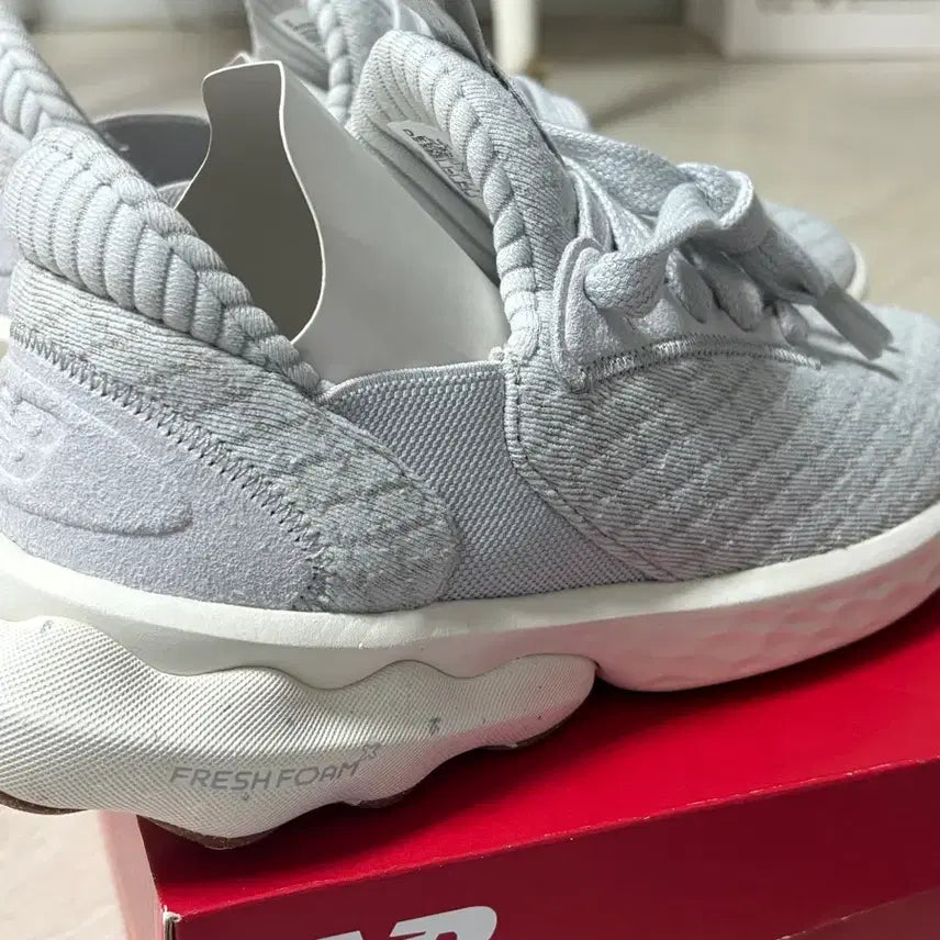 [BUNJANG] New Balance Running Shoes Light Gray 240 / 뉴발란스 러닝화 운동화 라이트그레이 240