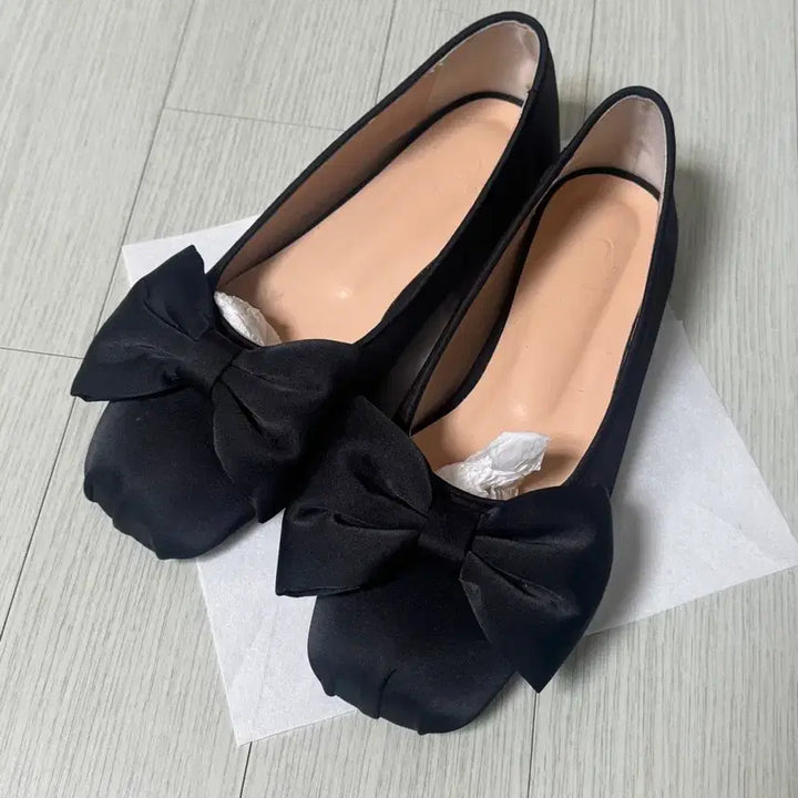 [BUNJANG] att Satin Ribbon Flat Shoes / att 새틴리본플랫(웨촬.일상 가능)