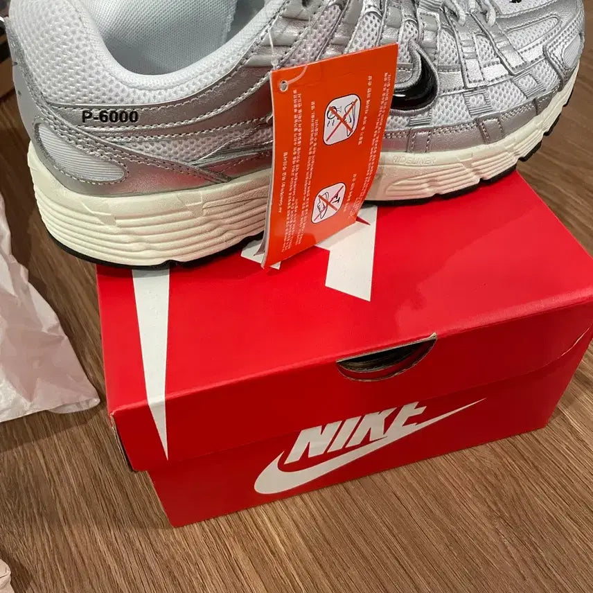 [BUNJANG] Nike P-6000 Metallic Silver Shoes (260mm) / 나이키 P-6000 메탈릭 실버 260