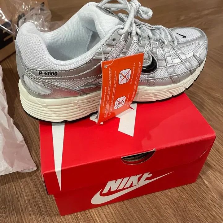 [BUNJANG] Nike P-6000 Metallic Silver Shoes (260mm) / 나이키 P-6000 메탈릭 실버 260
