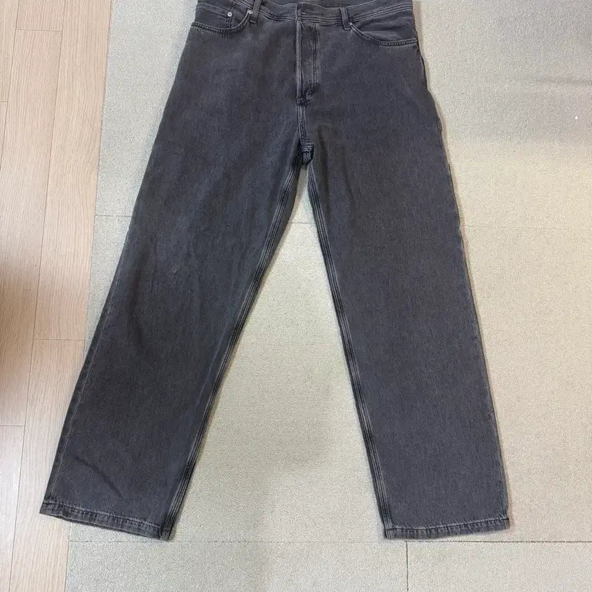 [SOLD OUT] (2회착용)COS 릴렉스핏 그레이 얇은 데님팬츠(표기34)