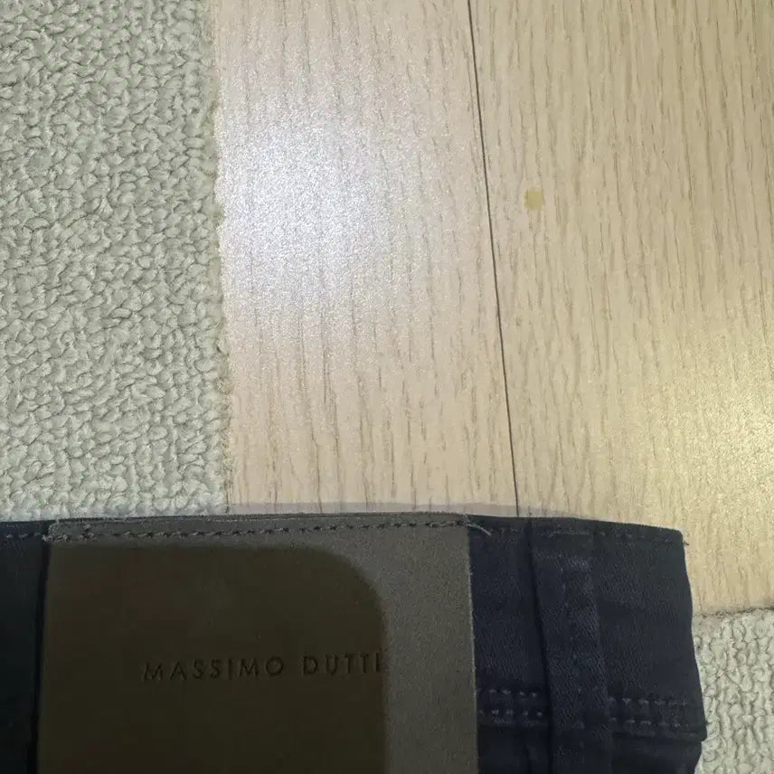 [BUNJANG] (한번착용) Massimo Dutti 슬림핏 네이비 팬츠(표기사이즈36) / (한번착용) Massimo Dutti 슬림핏 네이비 팬츠(표기사이즈36)