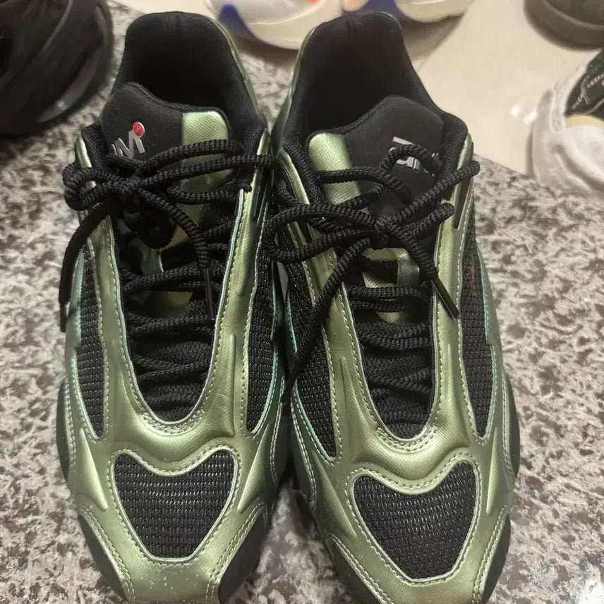 [BUNJANG] Nike Air Max Muse Black Oil Green Sneakers / 나이키 에어맥스 뮤즈 블랙 오일그린 260