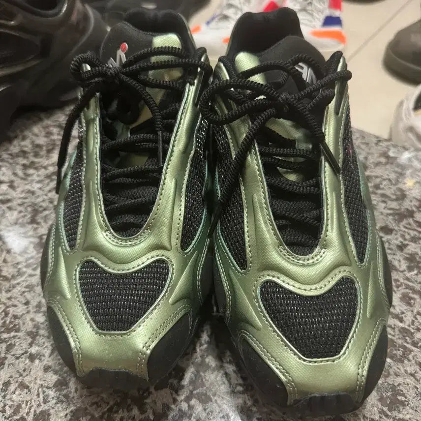 [BUNJANG] Nike Air Max Muse Black Oil Green Sneakers / 나이키 에어맥스 뮤즈 블랙 오일그린 260