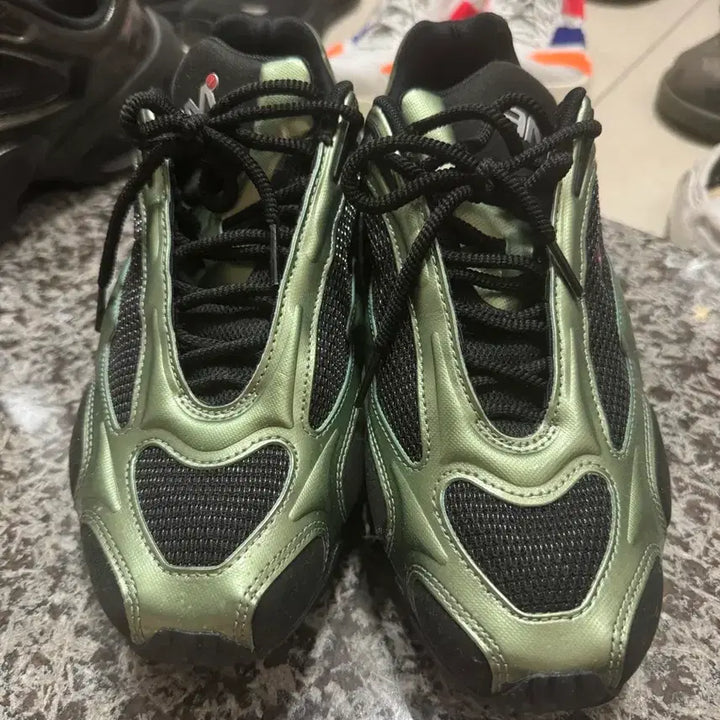 [BUNJANG] Nike Air Max Muse Black Oil Green Sneakers / 나이키 에어맥스 뮤즈 블랙 오일그린 260