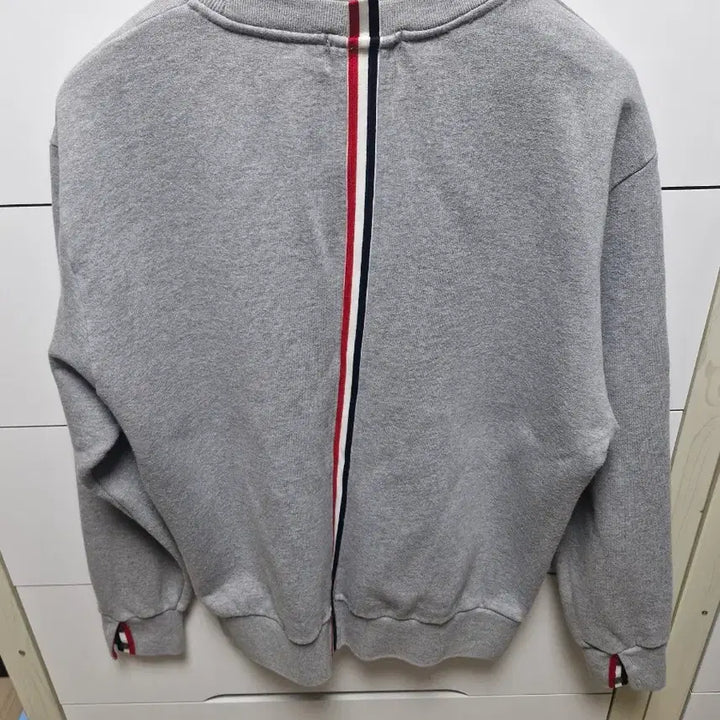 [SOLD OUT] 톰브라운 백삼선 맨투맨 그레이 5사이즈