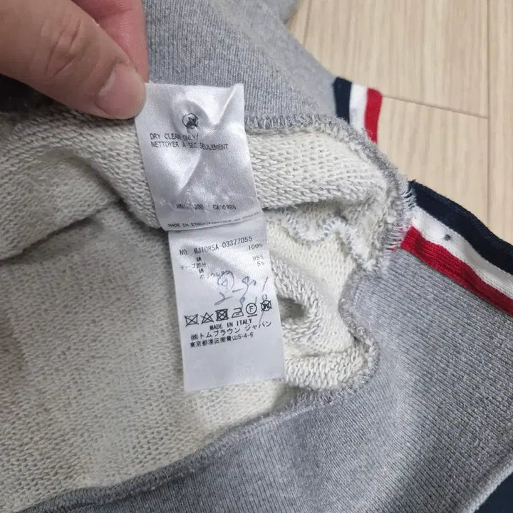 [SOLD OUT] 톰브라운 백삼선 맨투맨 그레이 5사이즈